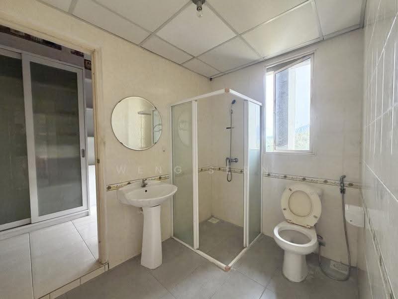 Condominium for Sale at Putra Marine Resort - Weng Sern - Bathroom - PropertyGuru.com.my