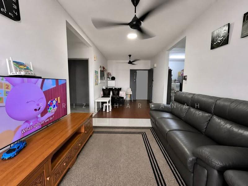 Pangsapuri untuk Dijual di Residensi Laguna Biru 2 - Sariza Hartanah - Living Room - PropertyGuru.com.my