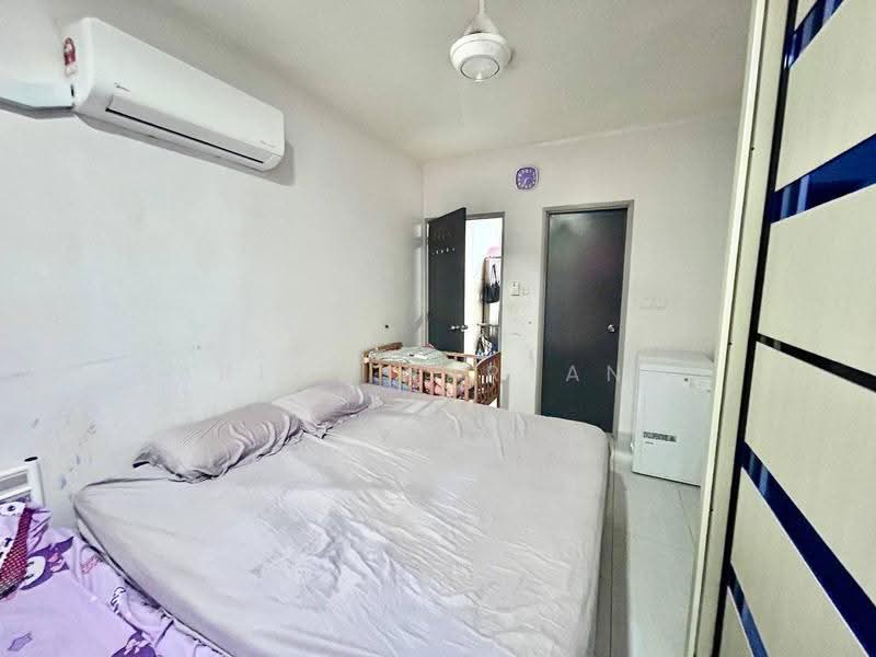 Pangsapuri untuk Dijual di Residensi Laguna Biru 2 - Sariza Hartanah - Bedroom - PropertyGuru.com.my