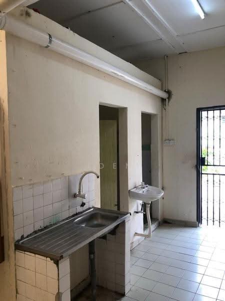 Rumah Teres 1-Tingkat untuk Dijual di Taman Ungku Tun Aminah (Skudai) - Iden Tan - Kitchen - PropertyGuru.com.my