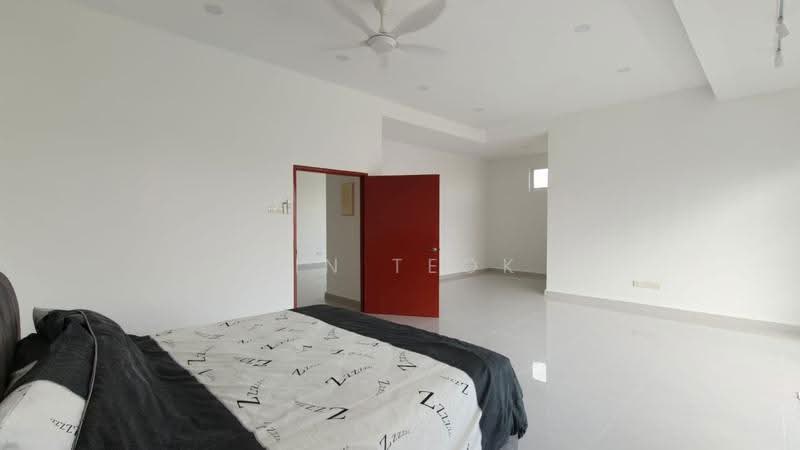 Rumah Berkembar untuk Dijual di Taman Mount Austin (Tebrau) - Jin Teok - Bedroom - PropertyGuru.com.my