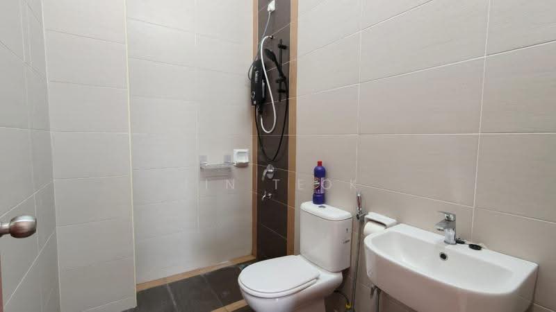 Rumah Berkembar untuk Dijual di Taman Mount Austin (Tebrau) - Jin Teok - Bathroom - PropertyGuru.com.my