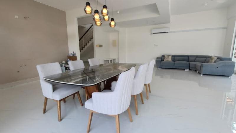 Rumah Berkembar untuk Dijual di Taman Mount Austin (Tebrau) - Jin Teok - Dining Room - PropertyGuru.com.my