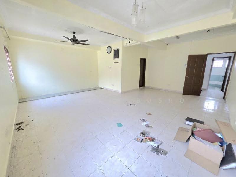 Rumah Teres 2-Tingkat untuk Dijual di Taman Cahaya Alam (Shah Alam) - Salawati Busro - Living Room - PropertyGuru.com.my
