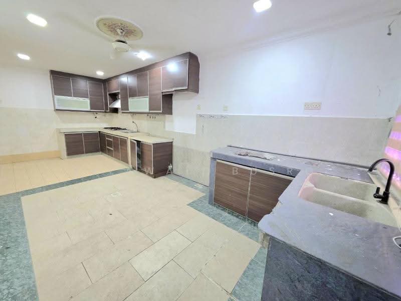 Rumah Teres 2-Tingkat untuk Dijual di Taman Cahaya Alam (Shah Alam) - Salawati Busro - Kitchen - PropertyGuru.com.my