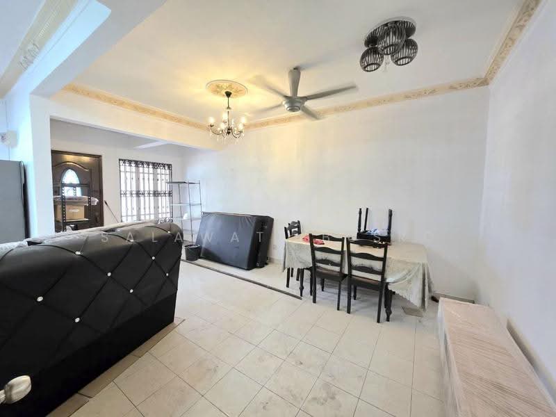 Rumah Teres 2-Tingkat untuk Dijual di Taman Cahaya Alam (Shah Alam) - Salawati Busro - Living Room - PropertyGuru.com.my