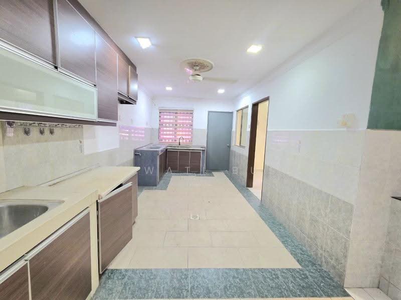 Rumah Teres 2-Tingkat untuk Dijual di Taman Cahaya Alam (Shah Alam) - Salawati Busro - Kitchen - PropertyGuru.com.my