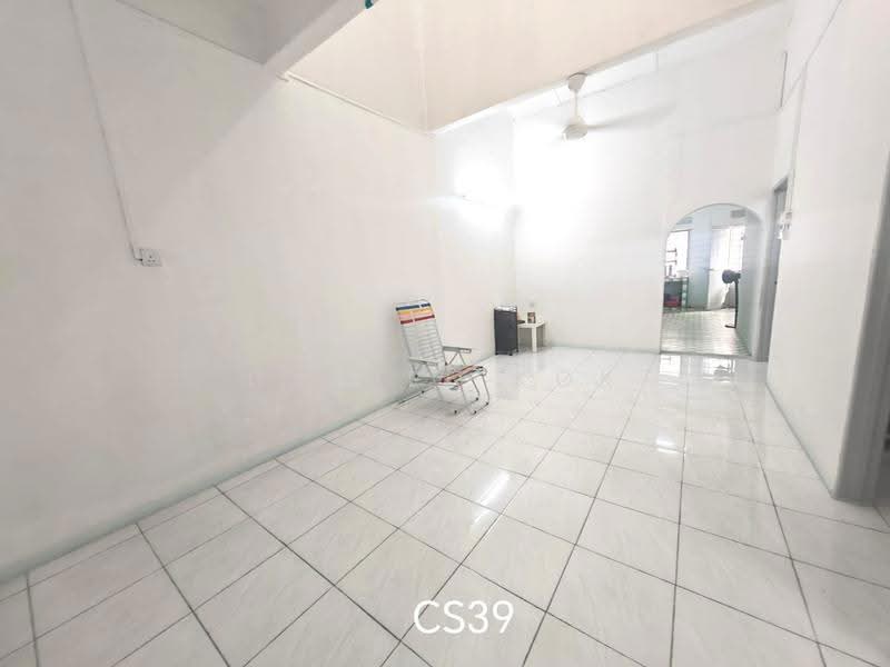 Rumah Teres 1-Tingkat untuk Dijual di Taman Sri Andalas (Klang) - Daniel Kok - Living Room - PropertyGuru.com.my