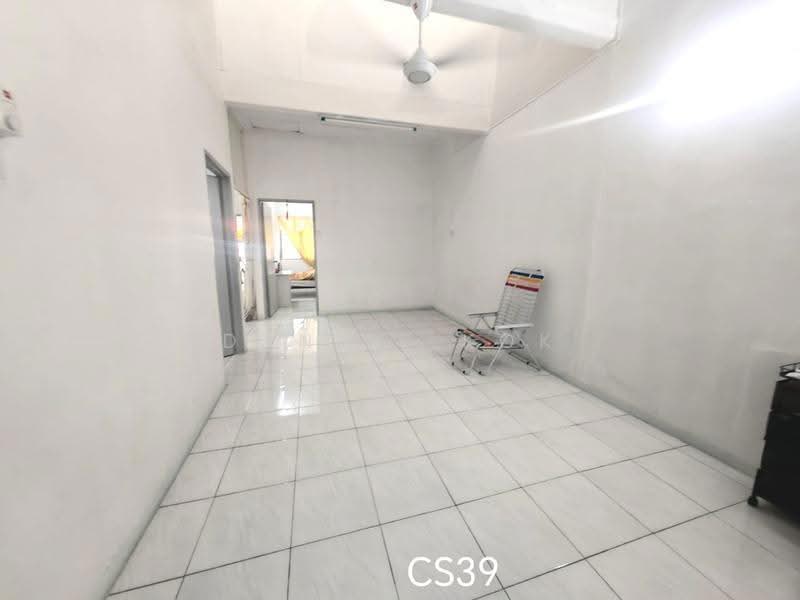 Rumah Teres 1-Tingkat untuk Dijual di Taman Sri Andalas (Klang) - Daniel Kok - Living Room - PropertyGuru.com.my