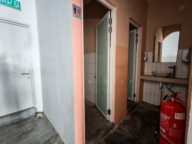 Shop for Sale in Melaka (Melaka City) - Mario Seet - Bathroom - PropertyGuru.com.my