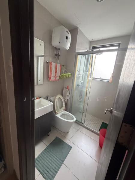 Kondominium untuk Dijual di Bay Point @ Country Garden Danga Bay - Jasper Gwee - Bathroom - PropertyGuru.com.my