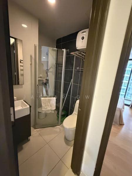 Kondominium untuk Dijual di Bay Point @ Country Garden Danga Bay - Jasper Gwee - Bathroom - PropertyGuru.com.my