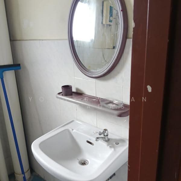 Apartment for Rent at Pangsapuri Perdana Villa - YOUGESWARAN RAMADAS - Bathroom - PropertyGuru.com.my