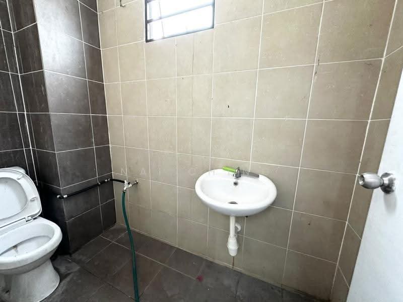 Warehouse for Sale in Kuching (Sarawak) - Nai Ching Jap - Bathroom - PropertyGuru.com.my