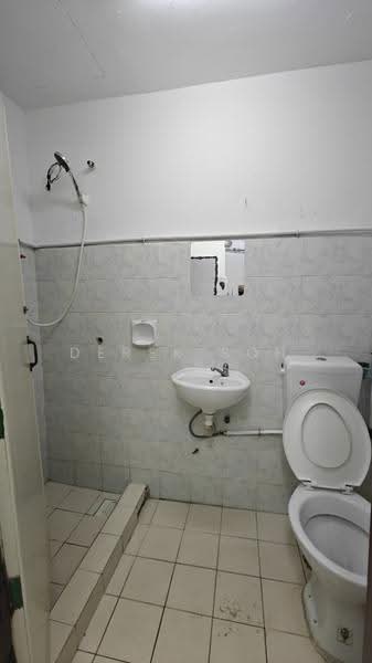 Apartment for Rent at Pangsapuri Lagoon Perdana - Derek Soh - Bathroom - PropertyGuru.com.my
