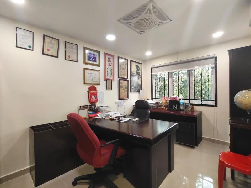 Shop / Office untuk Disewa di Taman Bukit Kuchai (Bandar Kinrara) - Shirley Tan - Office room - PropertyGuru.com.my