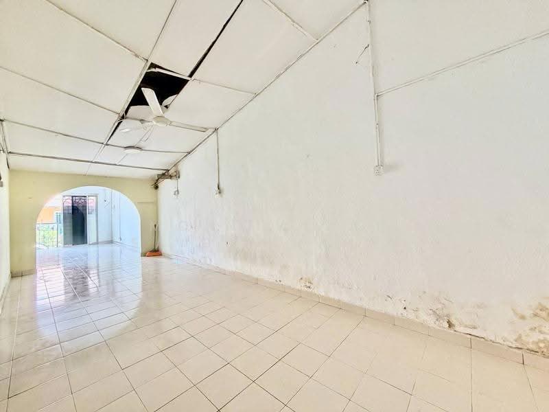 1-storey Terraced House for Sale in Bandar Tun Razak (Cheras) - Mohd Aizat Saiful Bahri - Living Room - PropertyGuru.com.my