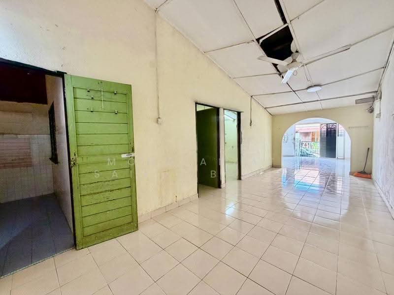 1-storey Terraced House for Sale in Bandar Tun Razak (Cheras) - Mohd Aizat Saiful Bahri - Living Room - PropertyGuru.com.my