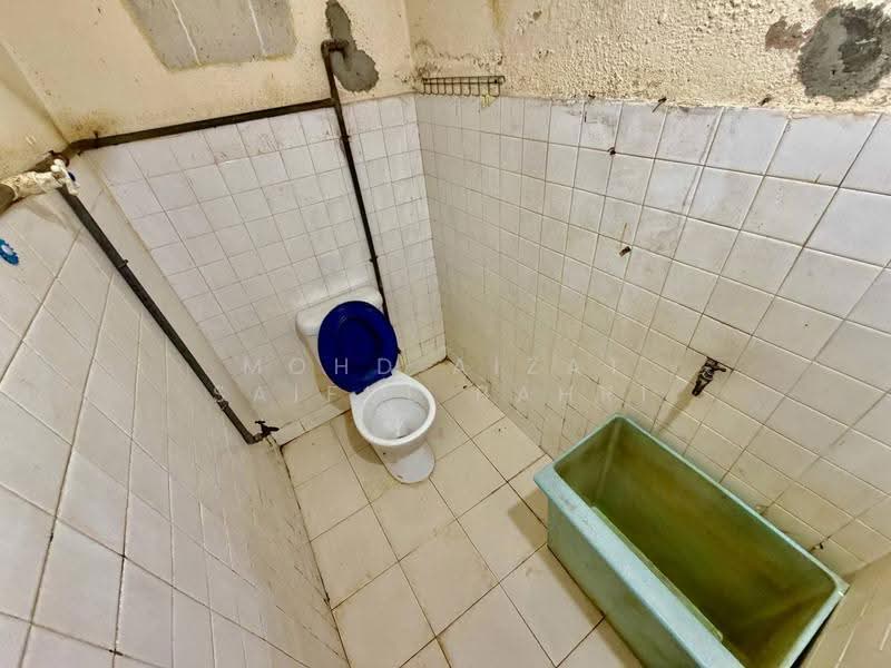 1-storey Terraced House for Sale in Bandar Tun Razak (Cheras) - Mohd Aizat Saiful Bahri - Bathroom - PropertyGuru.com.my