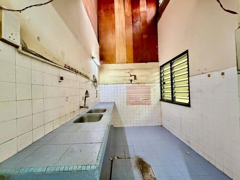 1-storey Terraced House for Sale in Bandar Tun Razak (Cheras) - Mohd Aizat Saiful Bahri - Kitchen - PropertyGuru.com.my