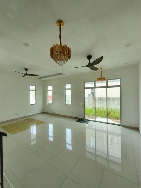 Rumah Kluster untuk Dijual di Taman Scientex Kulai (Sedenak) - Daniel Yong - Living Room - PropertyGuru.com.my