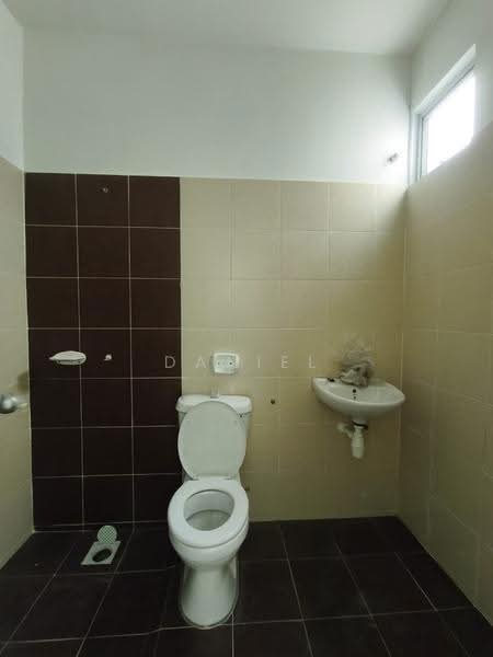 Rumah Kluster untuk Dijual di Taman Scientex Kulai (Sedenak) - Daniel Yong - Bathroom - PropertyGuru.com.my