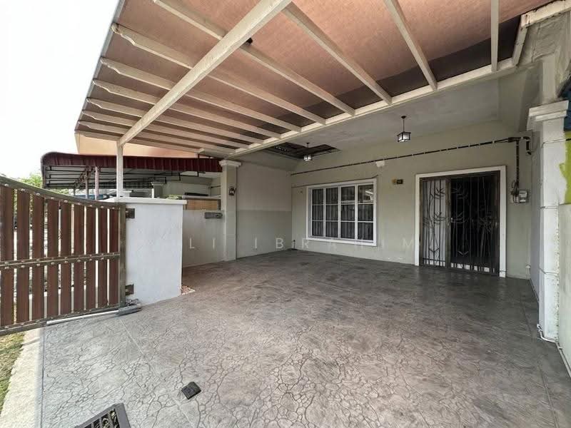 Rumah Teres 1-Tingkat untuk Dijual di Taman Raja Tun Uda (Semenyih) - Azli Ibrahim - Exterior - PropertyGuru.com.my