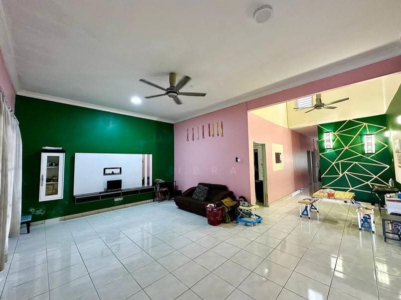 Rumah Teres 1-Tingkat untuk Dijual di Taman Raja Tun Uda (Semenyih) - Azli Ibrahim - Living Room - PropertyGuru.com.my