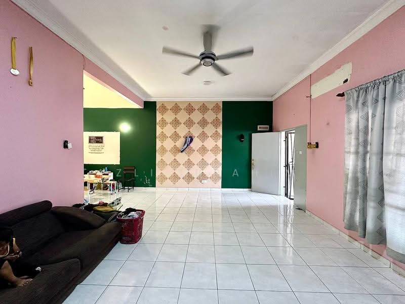 Rumah Teres 1-Tingkat untuk Dijual di Taman Raja Tun Uda (Semenyih) - Azli Ibrahim - Living Room - PropertyGuru.com.my