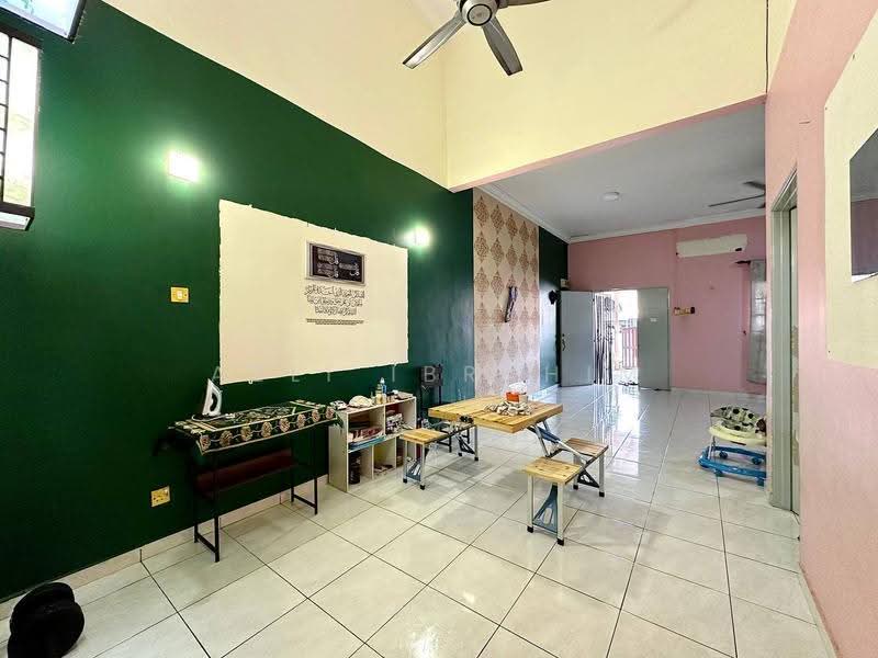 Rumah Teres 1-Tingkat untuk Dijual di Taman Raja Tun Uda (Semenyih) - Azli Ibrahim - Living Room - PropertyGuru.com.my