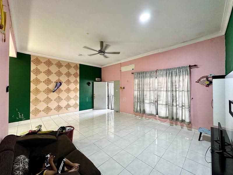 Rumah Teres 1-Tingkat untuk Dijual di Taman Raja Tun Uda (Semenyih) - Azli Ibrahim - Living Room - PropertyGuru.com.my
