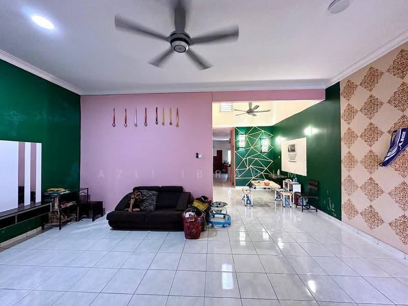 Rumah Teres 1-Tingkat untuk Dijual di Taman Raja Tun Uda (Semenyih) - Azli Ibrahim - Living Room - PropertyGuru.com.my