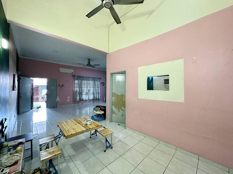 Rumah Teres 1-Tingkat untuk Dijual di Taman Raja Tun Uda (Semenyih) - Azli Ibrahim - Living Room - PropertyGuru.com.my