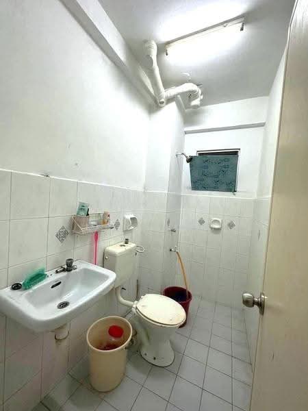 Pangsapuri untuk Dijual di Vista Seri Alam - Karl Lim - Bathroom - PropertyGuru.com.my