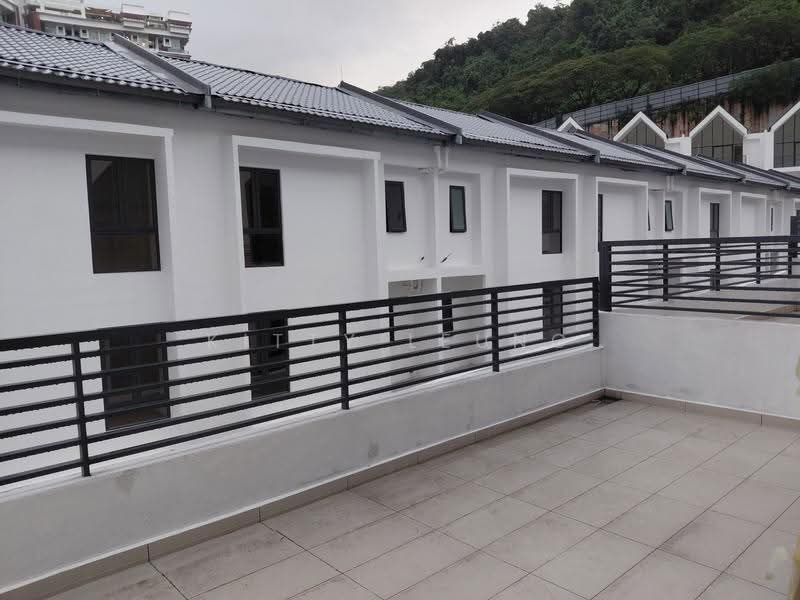 Rumah Teres 3-Tingkat untuk Dijual di Damansara Perdana (Selangor) - Kitty Leung - Exterior - PropertyGuru.com.my