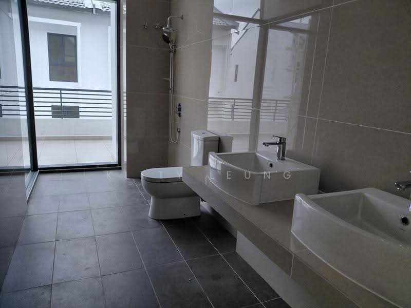 Rumah Teres 3-Tingkat untuk Dijual di Damansara Perdana (Selangor) - Kitty Leung - Bathroom - PropertyGuru.com.my