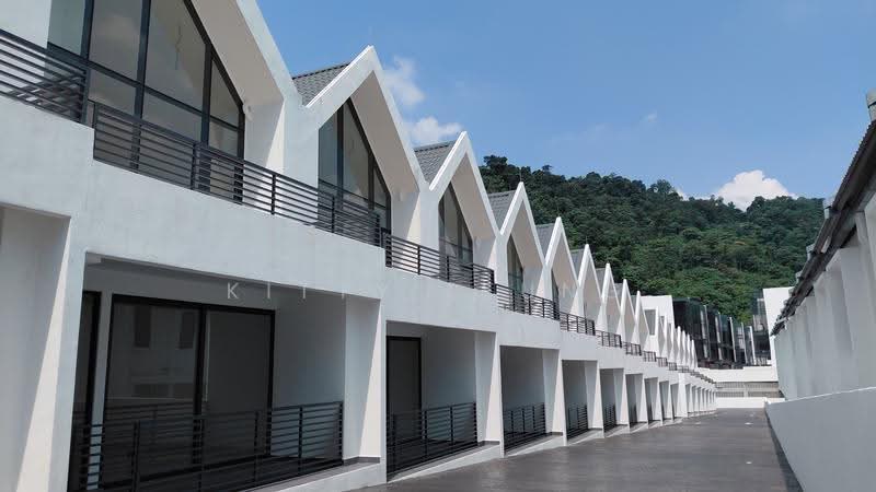 Rumah Teres 3-Tingkat untuk Dijual di Damansara Perdana (Selangor) - Kitty Leung - Exterior - PropertyGuru.com.my