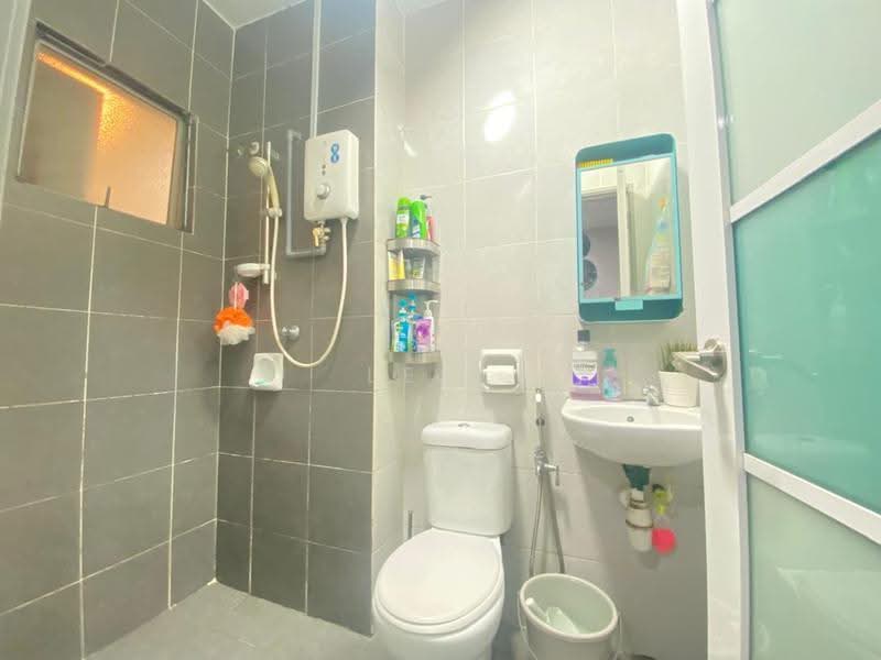 Semi-Detached House for Sale in Bandar Saujana Putra (Tanjong Duabelas) - Leia Lian - Bathroom - PropertyGuru.com.my