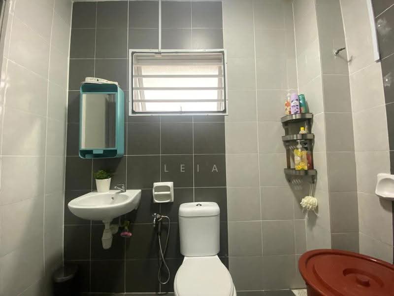 Semi-Detached House for Sale in Bandar Saujana Putra (Tanjong Duabelas) - Leia Lian - Bathroom - PropertyGuru.com.my