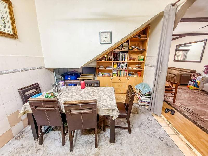 Rumah Teres 2-Tingkat untuk Dijual di Seksyen 7 (Shah Alam) - Mohd Aizat Saiful Bahri - Dining Room - PropertyGuru.com.my