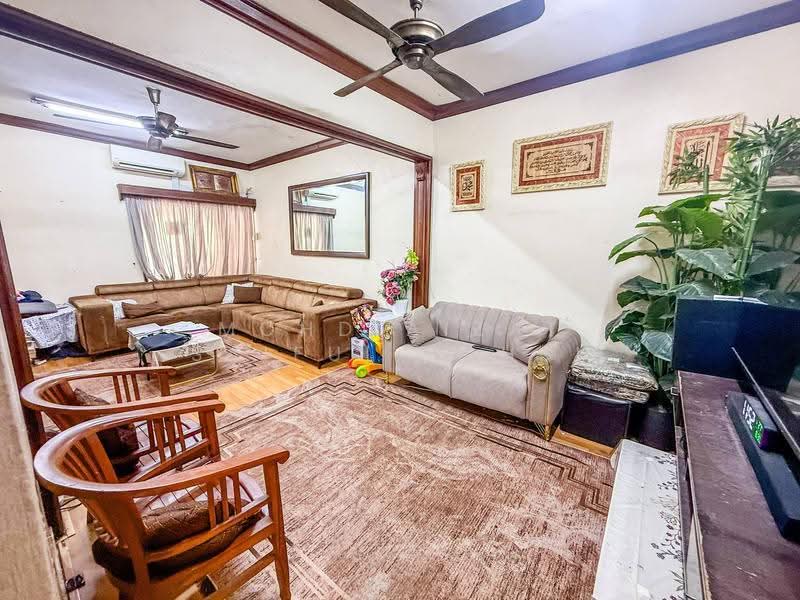 Rumah Teres 2-Tingkat untuk Dijual di Seksyen 7 (Shah Alam) - Mohd Aizat Saiful Bahri - Living Room - PropertyGuru.com.my
