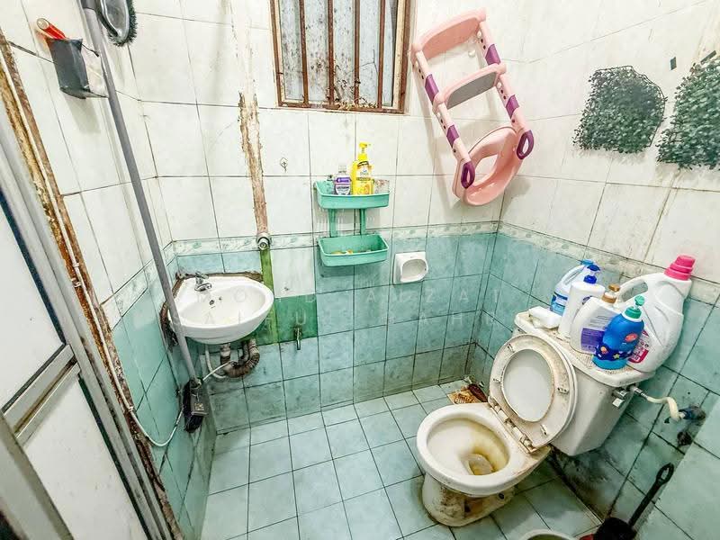 Rumah Teres 2-Tingkat untuk Dijual di Seksyen 7 (Shah Alam) - Mohd Aizat Saiful Bahri - Bathroom - PropertyGuru.com.my