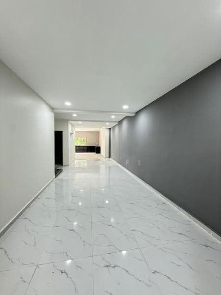 Rumah Berkembar untuk Dijual di Kampung Bahru (Johor Bahru) - Daniel Yong - Corridor - PropertyGuru.com.my