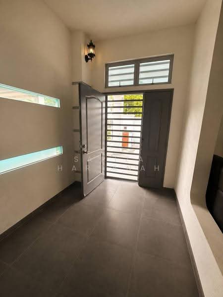 Rumah Kluster untuk Dijual di Jenjarom (Selangor) - Sariza Hartanah - Entrance - PropertyGuru.com.my