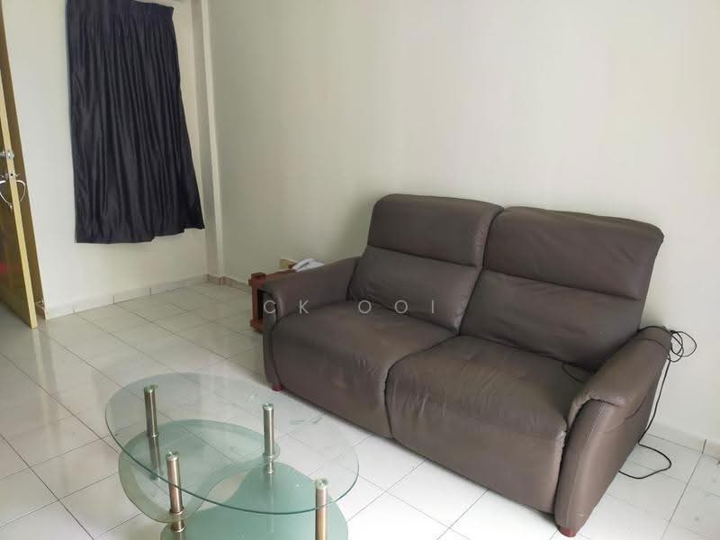 Kondominium untuk Disewa di Putra Place Condominium - CK Ooi - Living Room - PropertyGuru.com.my