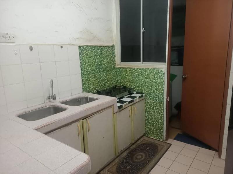 Pangsapuri untuk Dijual di Tasik Heights Apartment - Azri Zabidin - Kitchen - PropertyGuru.com.my