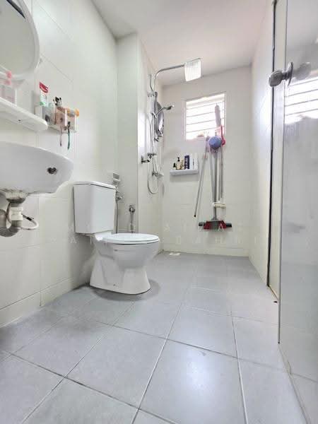 2-storey Terraced House for Sale in Taman Alam Indah (Shah Alam) - Mohd Aizat Saiful Bahri - Bathroom - PropertyGuru.com.my
