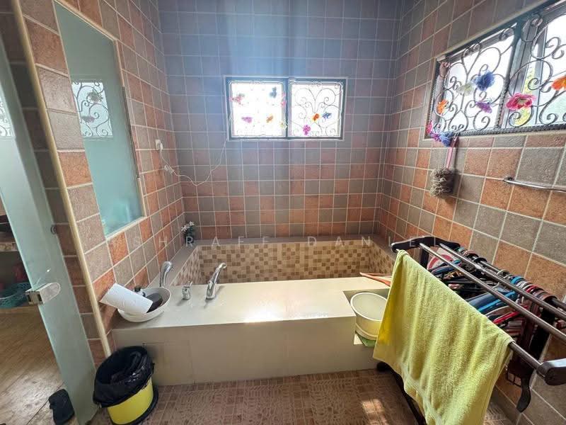 Bungalow House for Sale in Taman Puncak Perdana (Shah Alam) - Ashraff Daniel - Bathroom - PropertyGuru.com.my