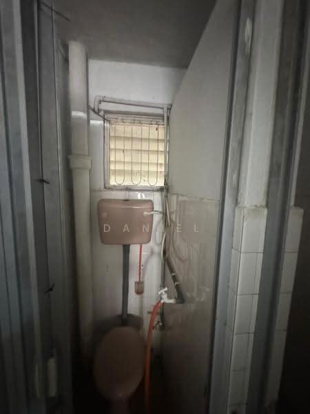 2-storey Terraced House for Sale in Taman Perling (Perling) - Daniel Yong - Bathroom - PropertyGuru.com.my