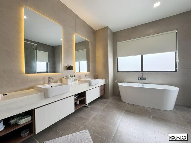 Semi-Detached House for Sale in Telok Panglima Garang (Selangor) - Rylin Tan - Bathroom - PropertyGuru.com.my